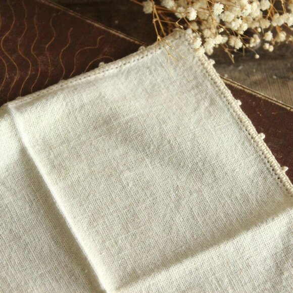 Vintage 1950s Napkin, Ivory Linen Embroidered with Cherries Doily - Picture 6 of 13